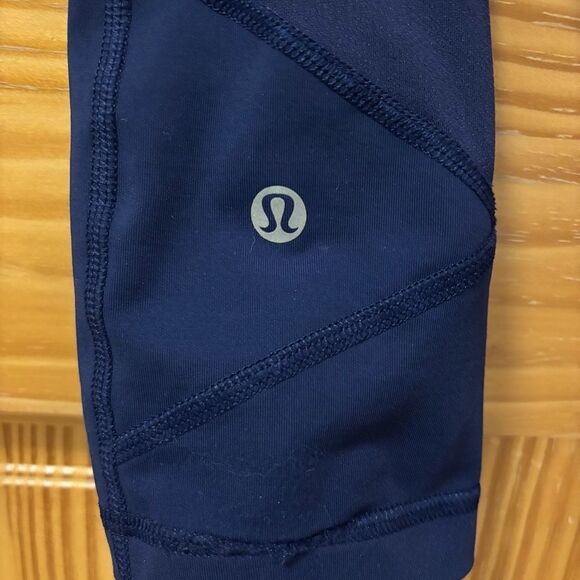 Lululemon Navy Blue Cropped Fast and Free Leggings with Pockets - Picture 4 of 5